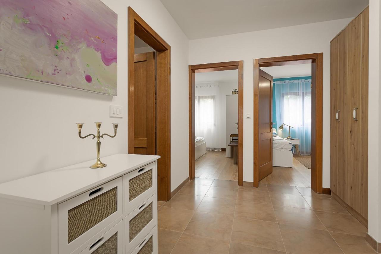 Apartments Cesare With Shared Pool Liznjan Luaran gambar