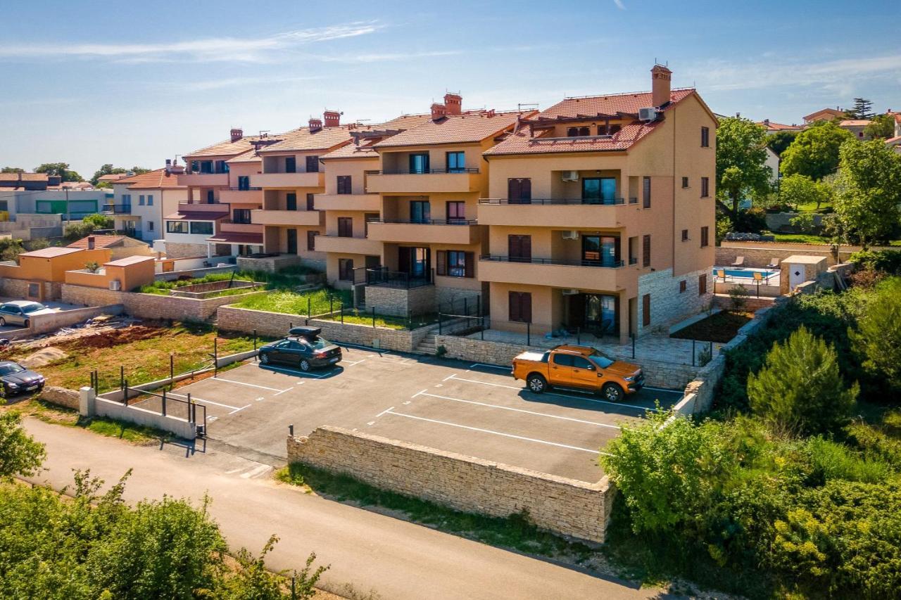 Apartments Cesare With Shared Pool Liznjan Luaran gambar