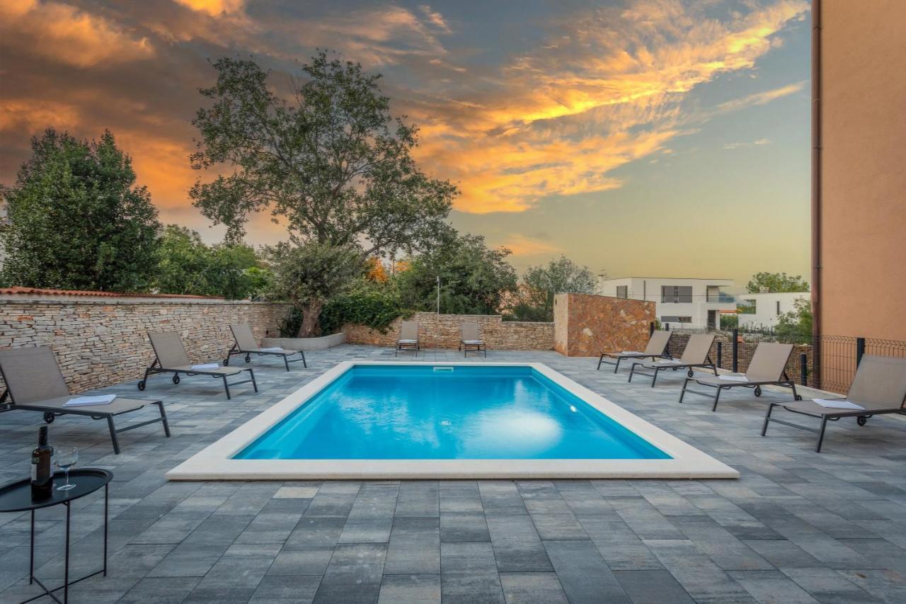 Apartments Cesare With Shared Pool Liznjan Luaran gambar