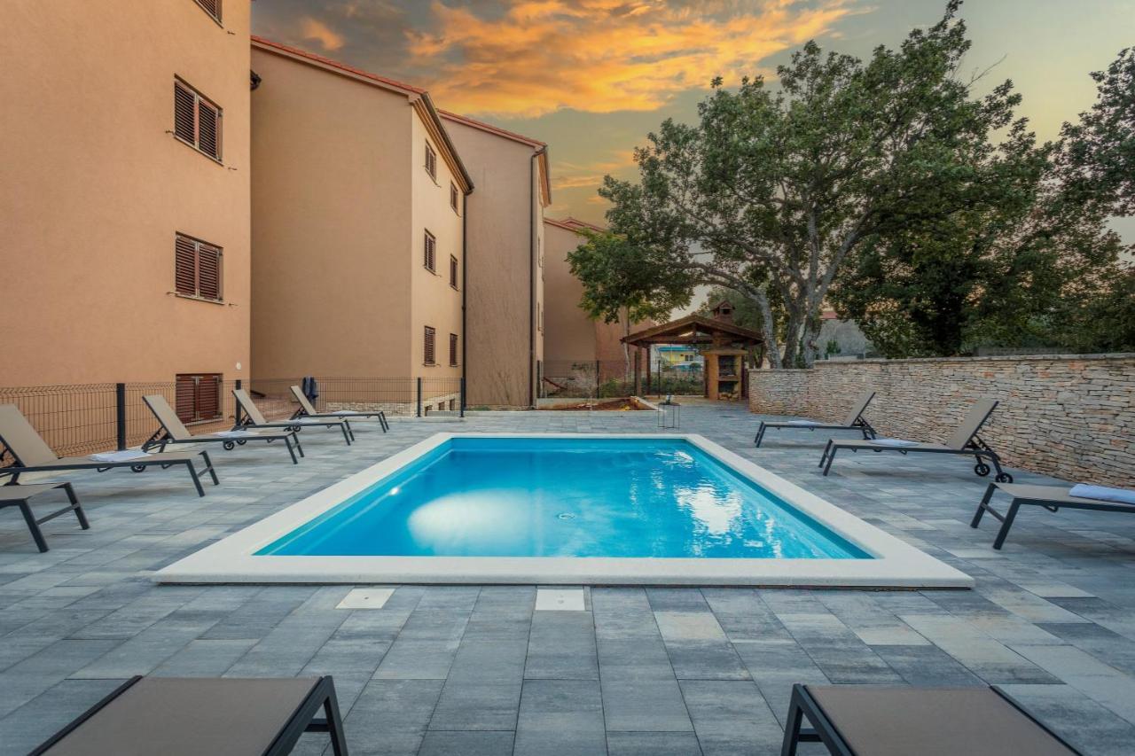 Apartments Cesare With Shared Pool Liznjan Luaran gambar