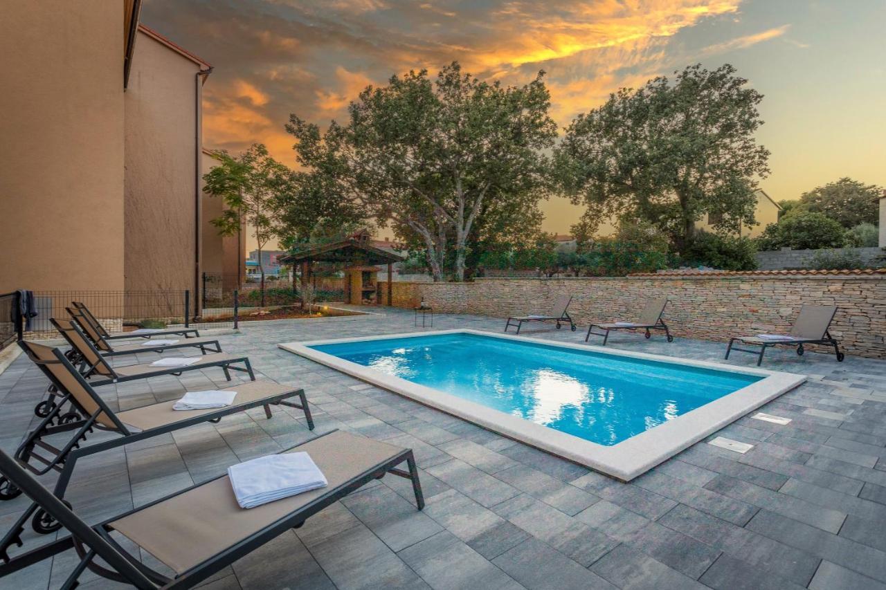 Apartments Cesare With Shared Pool Liznjan Luaran gambar